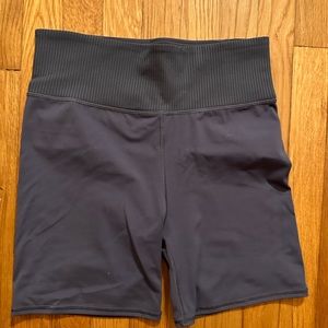Vuori bike shorts, size L.